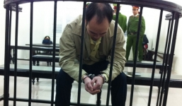 Nghi bị 'cắm sừng', chồng vác dao tới nhà ngoại sát hại vợ