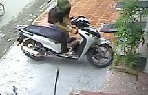 Siêu trộm bịt khẩu trang bẻ khoá SH chưa đầy 5 giây