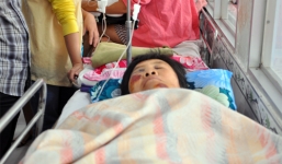 Xe chở người nấu cỗ cưới lật nhiều vòng, 5 người thương vong