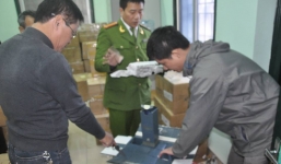 Phát hiện hơn 1.000 chai rượu ngoại trị giá cả tỷ đồng vô chủ ở sân ga