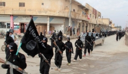 IS hành quyết 100 lính đảo ngũ ngoại quốc