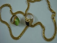 Đôi tình nhân khống chế, cướp vàng của chủ tiệm áo cưới