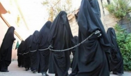 Nô lệ tình dục của IS tự siết cổ nhau đến chết để thoát cảnh tra tấn