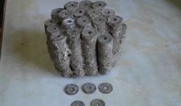 Phát hiện 4,5kg tiền cổ trong đống cát