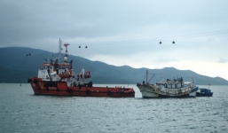 Cảnh sát biển cứu nạn tàu cá Trung Quốc cùng 6 ngư dân