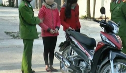 Làm mất iPhone 5, 2 nữ sinh đi trộm xe máy