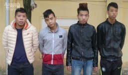 Cô gái 17 tuổi tổ chức bán dâm, điều hành 'chân dài' qua smartphone