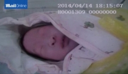 Bé sơ sinh còn nguyên dây rốn bị bỏ rơi trong bồn cầu được cứu