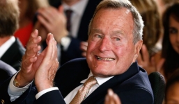 Cựu tổng thống Bush 'cha” nhập viện khẩn cấp