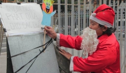 Tâm sự của ông già Noel gần 20 năm phát quà miễn phí