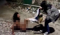 Trung Quốc: Nữ sinh lớp 8 bị bạn đánh túi bụi, lột quần áo