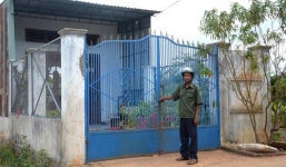 Mẹ kế trói con chồng 11 tuổi bằng xích sắt 20kg