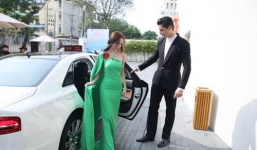 Angela Phương Trinh được trai lạ tháp tùng bằng siêu xe mới tậu