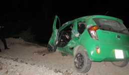 Taxi chở 3 người đi chơi Noel bị tàu hỏa đâm