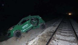Nghệ An: Tàu hỏa tông taxi văng xa 50 mét đêm Giáng sinh