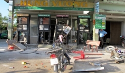 Cây xăng bất ngờ phát nổ, 4 người bị thương