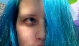 Bị đuổi khỏi xe bus vì nhuộm tóc trùng màu cờ tổ quốc