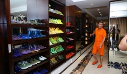 Đàm Vĩnh Hưng khoe kho đồ hiệu tiền tỷ