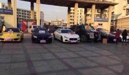 Nữ sinh con nhà giàu chơi ngông, dùng siêu xe để... bán táo