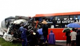Lật xe khách ở Lào, 1 người chết, 7 người thương nặng