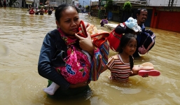 Lũ lụt tồi tệ trong lịch sử, 120.000 dân Malaysia phải sơ tán