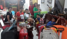 Máy bay AirAsia QZ850 mất tích: Đại gia đình 10 người thoát nạn