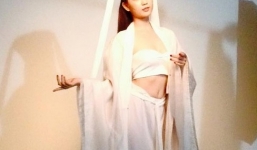 Ngọc Trinh hóa Tiểu Long Nữ gây sốt