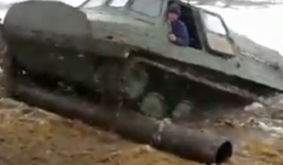 Bố lái xe tăng chở con đi học có thể bị phạt tù chung thân