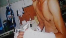 Cả nhà đang ăn cơm bị côn đồ truy sát