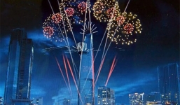Tết Dương lịch Tp Hồ Chí Minh bắn pháo hoa trình diễn ánh sáng Laze 3D 