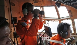 Nghi vấn có người còn sống trong vụ máy bay AirAsia mất tích 