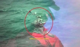 Phát hiện kiện hàng gần như còn nguyên vẹn của máy bay QZ8501