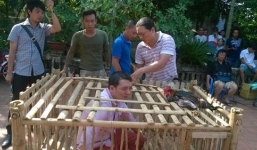 Chiến Thắng bị nhốt vào chuồng gà trong hài tết “Tôi đi tìm tôi”