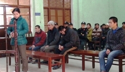 Nàng dâu lấy que củi đánh mẹ chồng tử vong