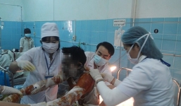 Người cha tưới xăng tự thiêu mình và con gái