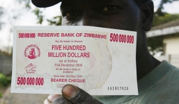 Năm mới 2015: Đổ xô tìm vận đổi đời bằng tiền 'độc'