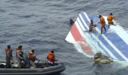 Máy bay QZ8501 mất tích: Lực lượng cứu hộ rất khó tiếp cận hiện trường