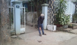 Đang đi, thiếu nữ bị nhóm thanh niên đánh hội đồng tử vong