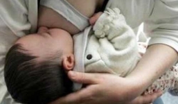 Phá đường dây ‘vú em’ cho người lớn 'bú sữa' ở Trung Quốc