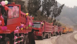 Chú rể 'điều' 12 chiếc xe tải đón dâu gây chú ý