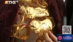 Video: Cô dâu Trung Quốc đeo 5 kg trong lễ cưới