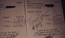 Đại gia để lại hơn 200 triệu tiền boa cho người phục vụ