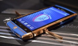 Cận cảnh 'siêu' smartphone pin chờ 1000 giờ