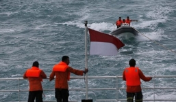 Chuyến bay QZ8501: Thân nhân hành khách được ra tận hiện trường tìm kiếm