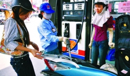 Giá xăng: Xăng tiếp tục giảm thêm 310 đồng/lít, còn 17.570 đồng/lít