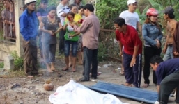 Chồng đau đớn chứng kiến vợ trẻ bị tàu hỏa cán tử vong