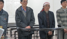 Dùng dây xích sắt trói cháu họ vì dám quay phim, chụp ảnh