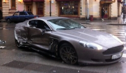Thiếu gia 15 tuổi khiến siêu xe 4 tỷ “biến dạng” trong nháy mắt