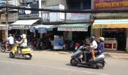 Ép xe, móc 50 triệu đồng của nhân viên tiệm vàng còn hô mình bị cướp