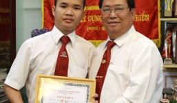 Hành khách để quên điện thoại Vertu 250 triệu trên taxi